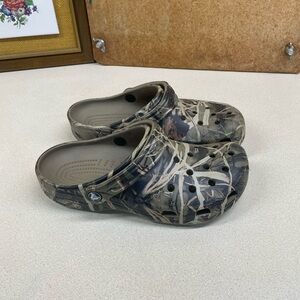 Boys Size 6 Camo Crocs